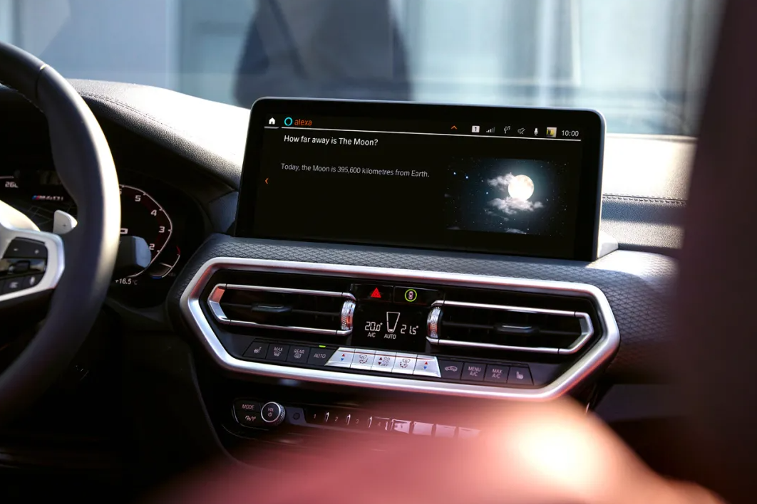 升级为12.3英寸的中控触摸屏,配合第七代idrive人机交互系统.